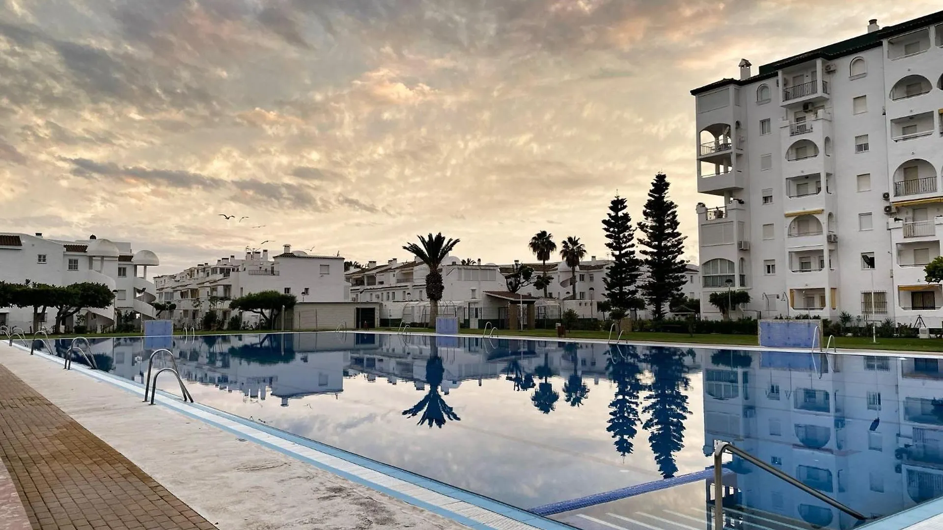 Apartamento En Urbanizacion Privada Con Piscina En Primera Linea De Playa Torrox 0*,  Spain