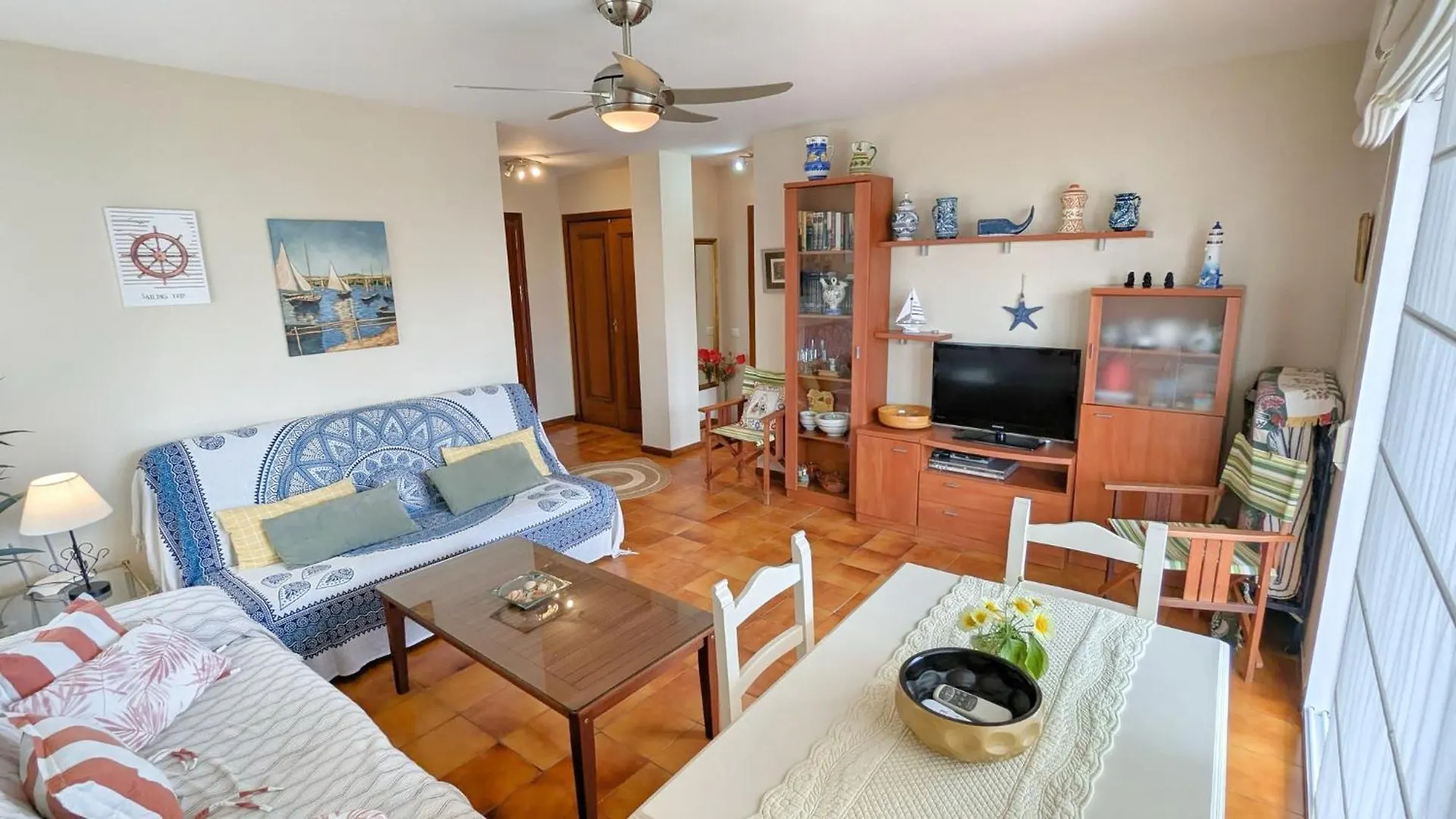 Apartamento En Urbanizacion Privada Con Piscina En Primera Linea De Playa Torrox Apartment