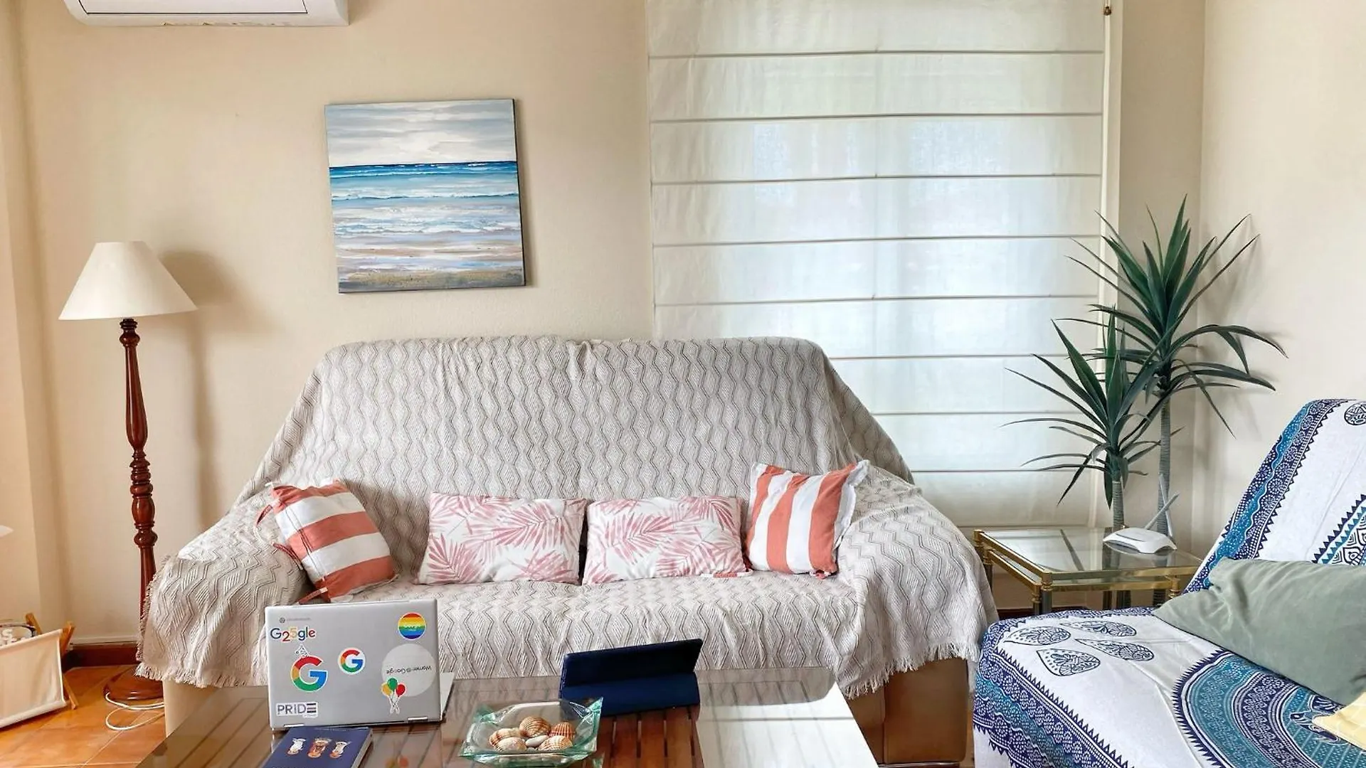 Apartamento En Urbanizacion Privada Con Piscina En Primera Linea De Playa Torrox 0*,  Spagna