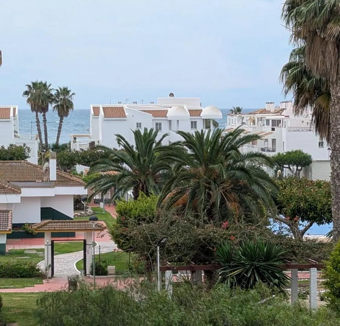 Appartamento Apartamento En Urbanizacion Privada Con Piscina En Primera Linea De Playa Torrox