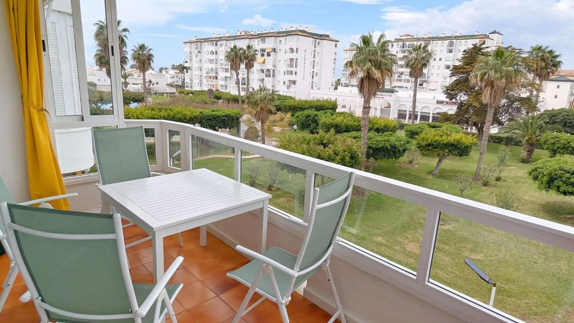 Apartamento En Urbanizacion Privada Con Piscina En Primera Linea De Playa Torrox Apartment
