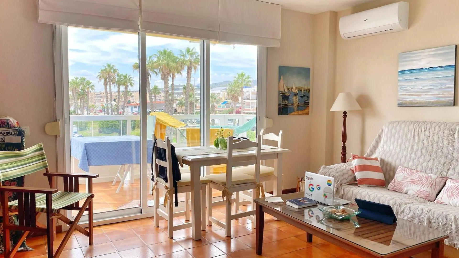 Apartamento En Urbanizacion Privada Con Piscina En Primera Linea De Playa Torrox