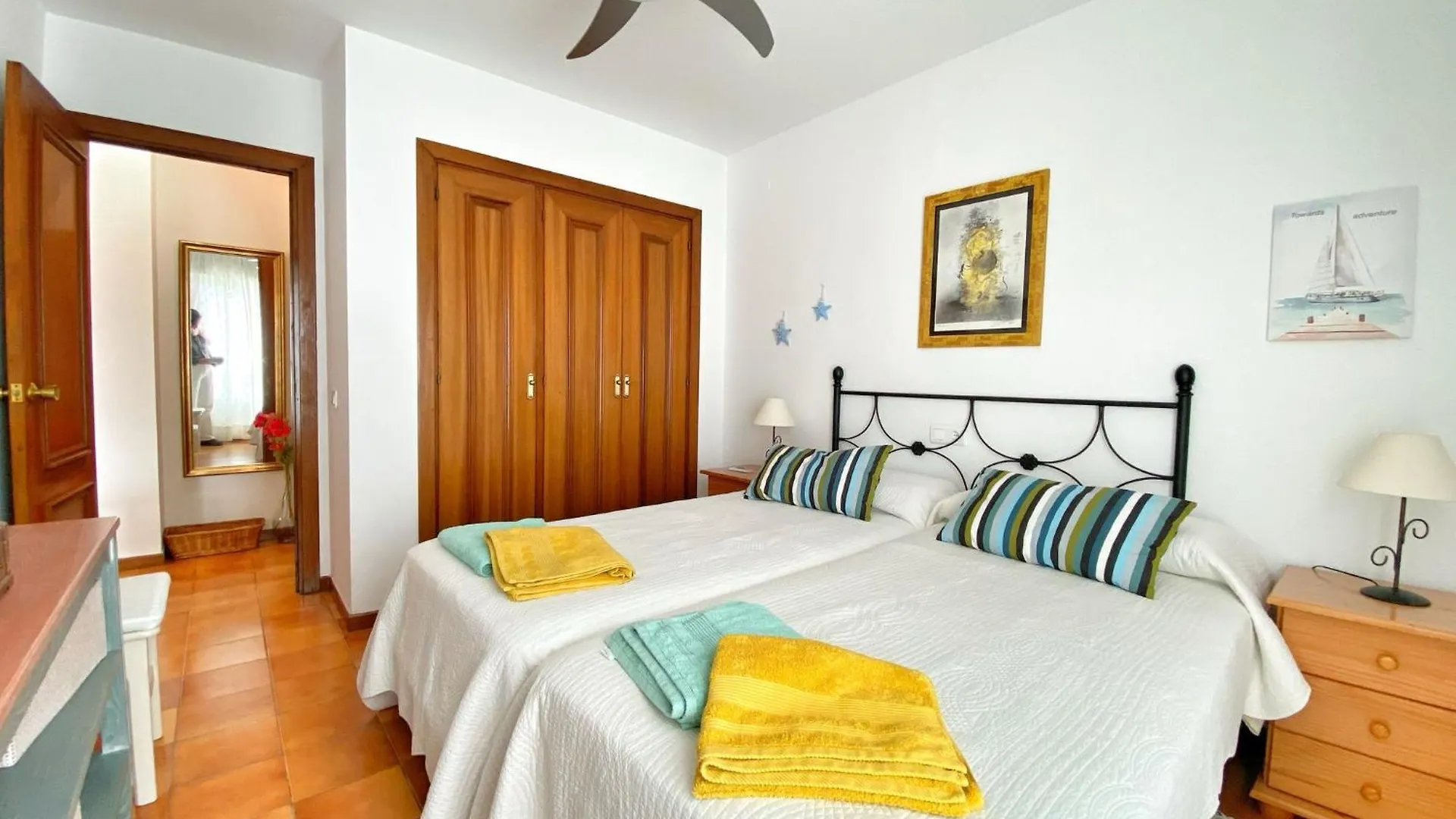 Apartamento En Urbanizacion Privada Con Piscina En Primera Linea De Playa Torrox 0*,